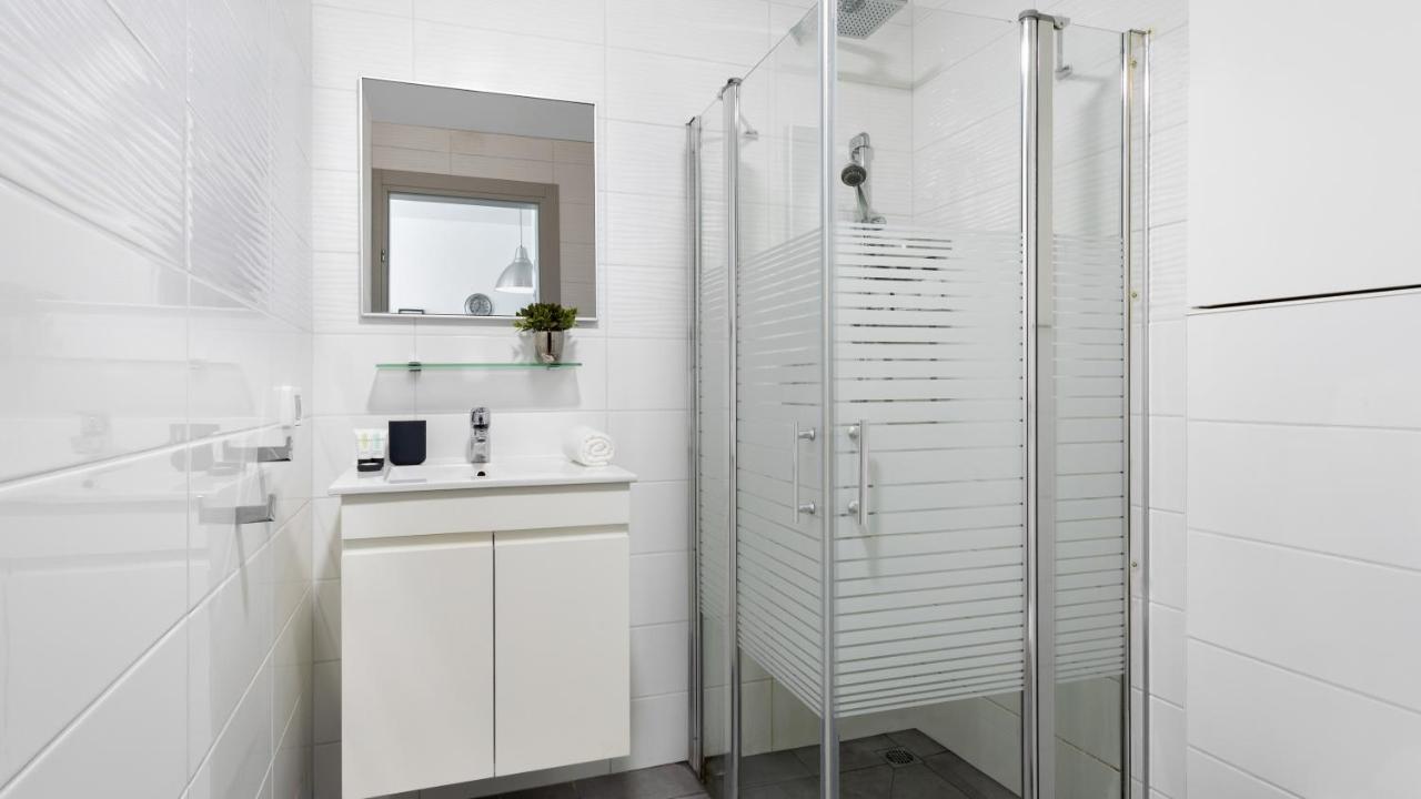 Stylish 1Br Flat For 4 Ppl In Allenby By Holyguest Tel Aviv Bagian luar foto