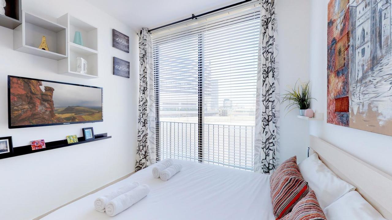 Stylish 1Br Flat For 4 Ppl In Allenby By Holyguest Tel Aviv Bagian luar foto